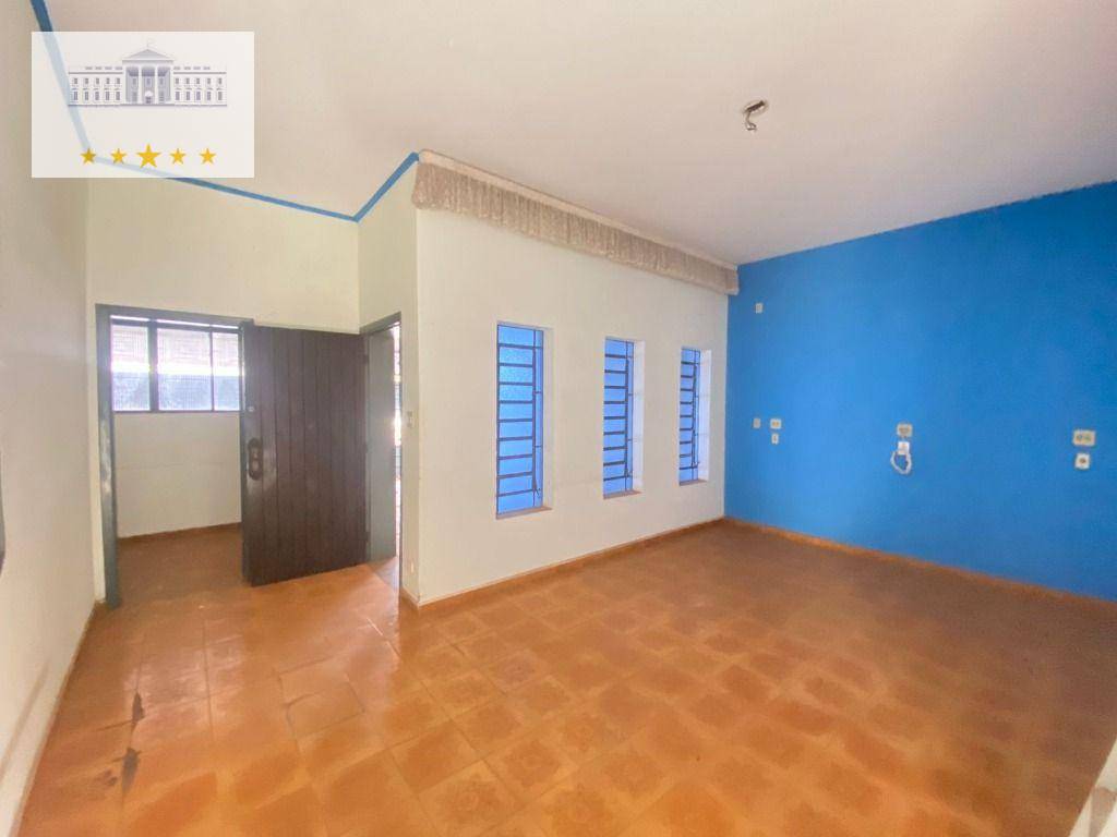 Casa à venda com 3 quartos, 196m² - Foto 1