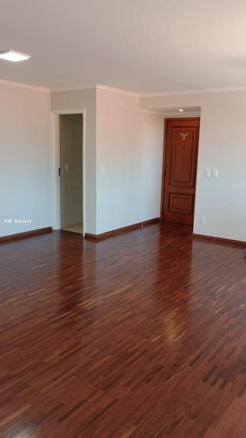 Apartamento à venda com 3 quartos, 129m² - Foto 3