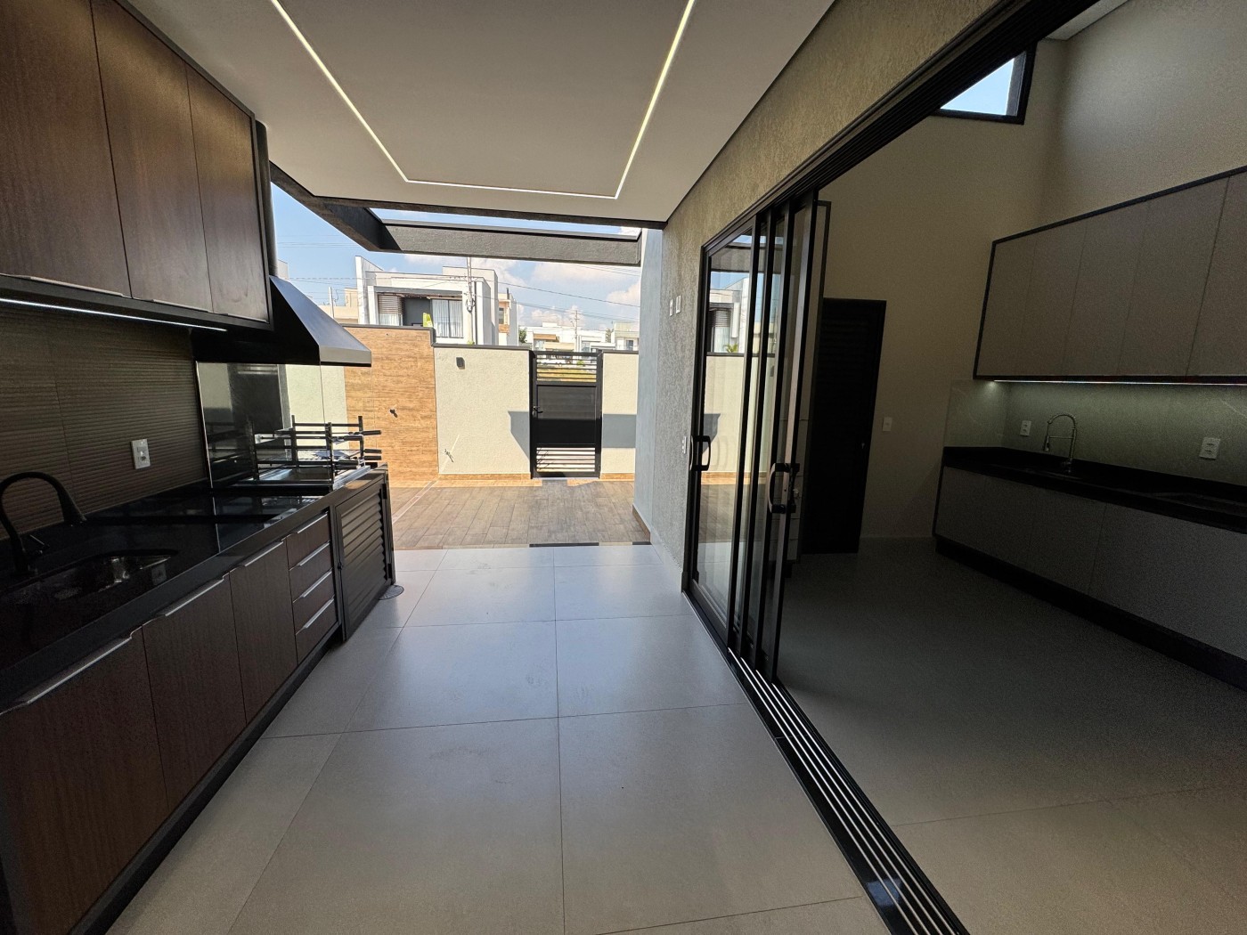 Casa de Condomínio à venda com 3 quartos, 161m² - Foto 3