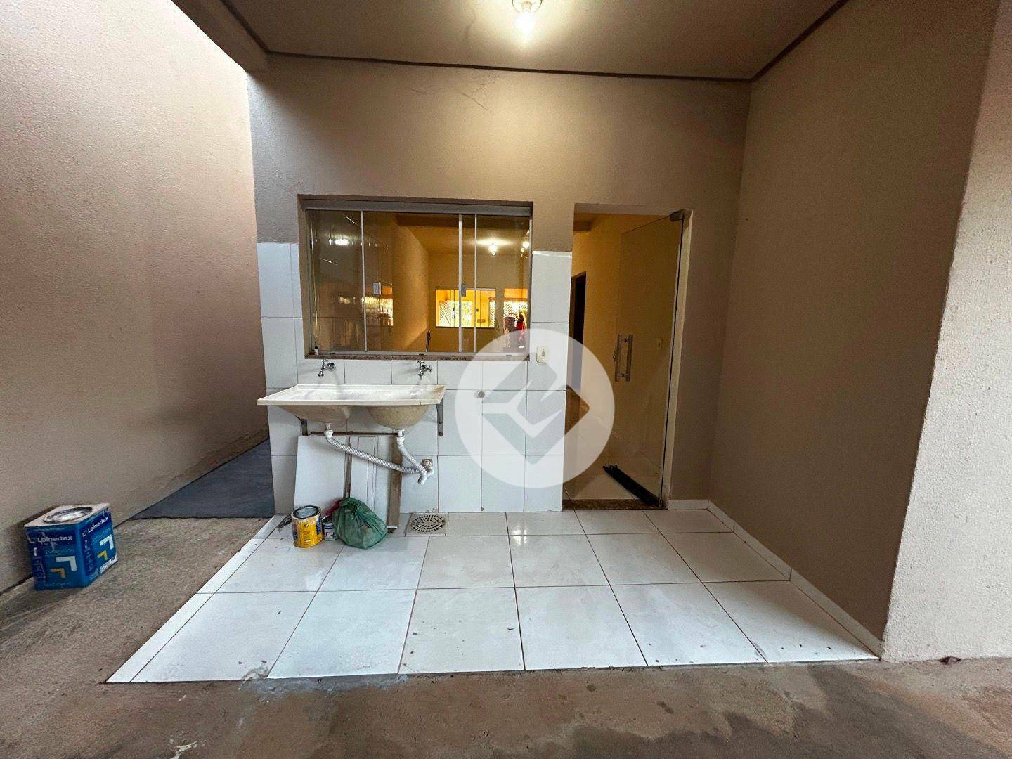 Casa para alugar com 2 quartos, 110m² - Foto 2
