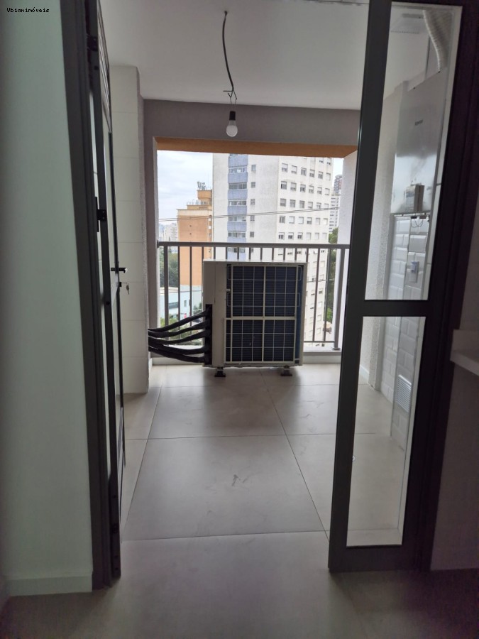 Apartamento à venda com 3 quartos, 139m² - Foto 2