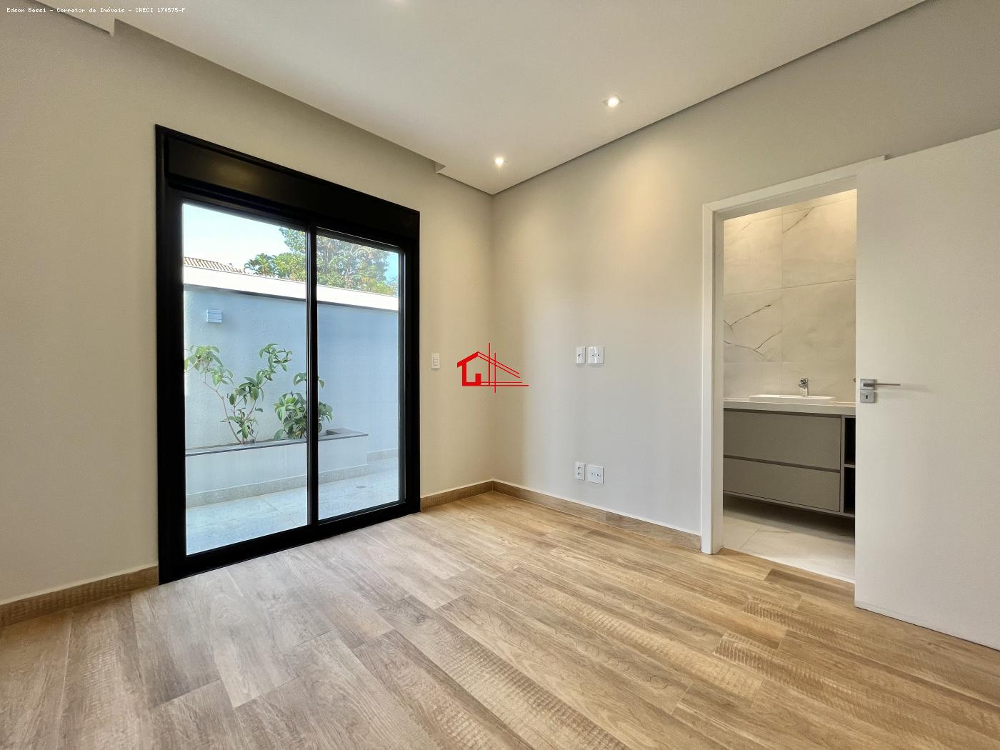 Casa de Condomínio à venda com 4 quartos, 330m² - Foto 9