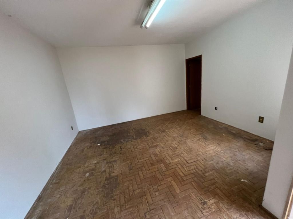 Casa à venda com 6 quartos, 256m² - Foto 34