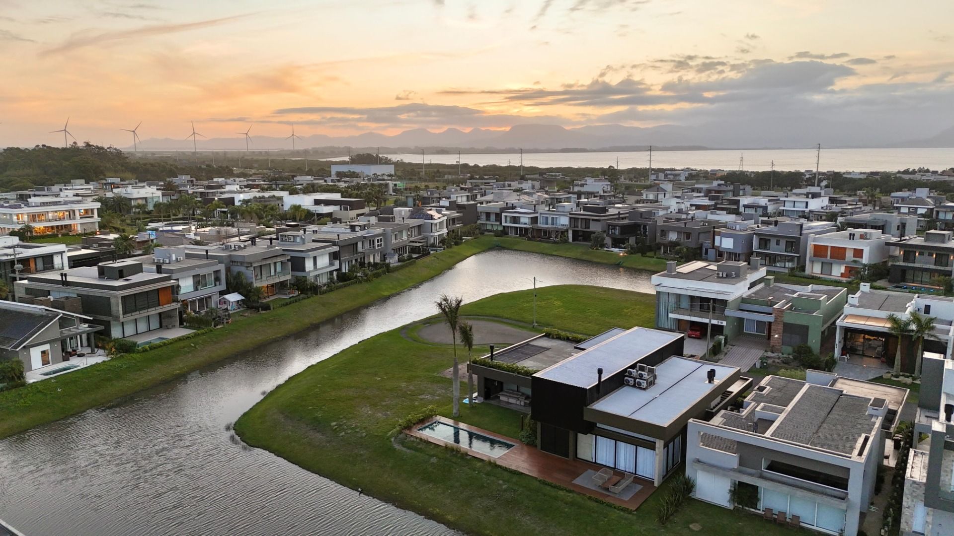 Casa de Condomínio à venda com 6 quartos, 500m² - Foto 3