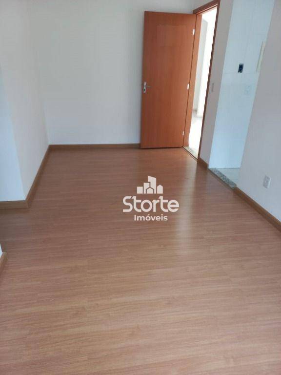 Apartamento à venda com 2 quartos, 45m² - Foto 2