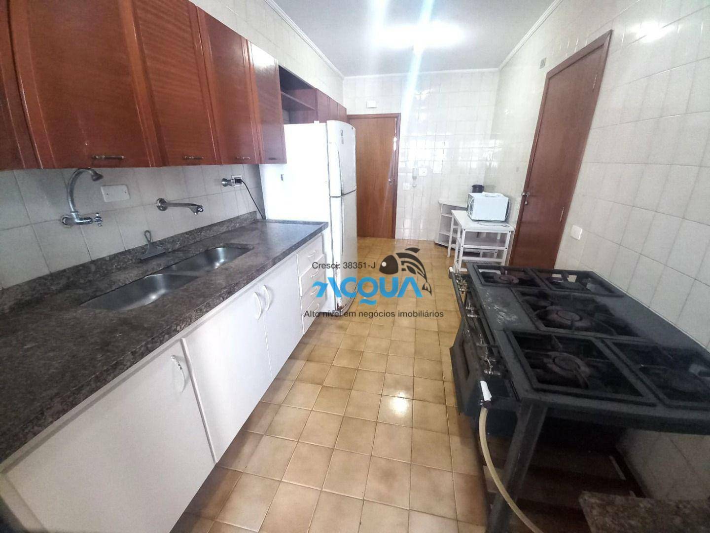 Apartamento à venda com 3 quartos, 135m² - Foto 2