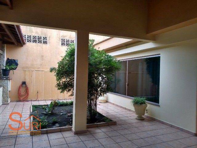 Casa à venda com 2 quartos, 180m² - Foto 2