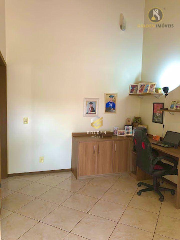 Casa à venda com 3 quartos, 190m² - Foto 2