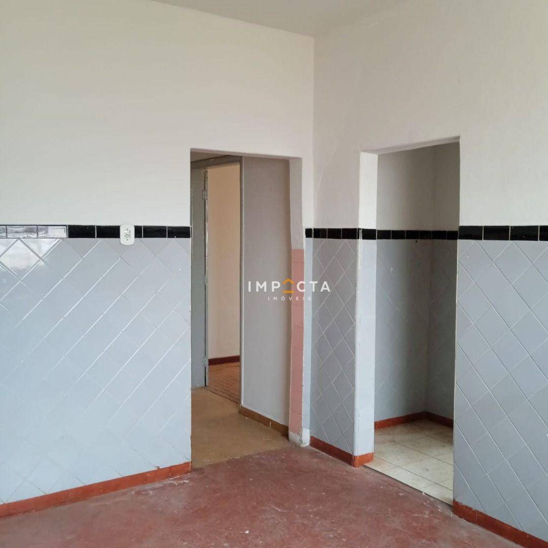 Casa para alugar com 3 quartos, 95m² - Foto 11