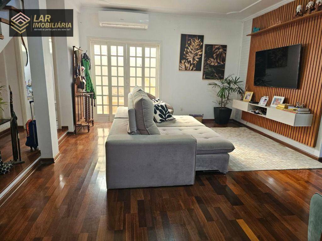 Casa à venda com 3 quartos, 240m² - Foto 1