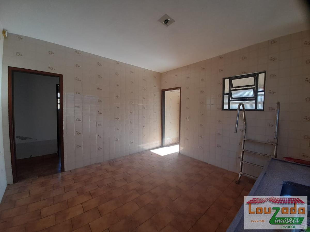 Casa à venda com 2 quartos, 300m² - Foto 3