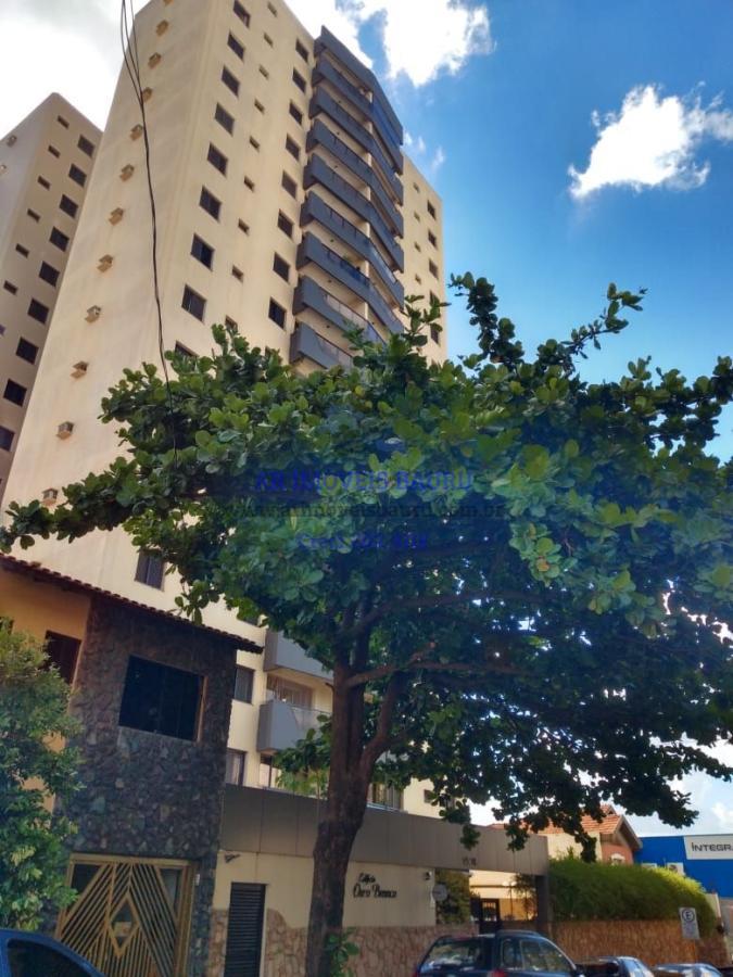 Apartamento à venda com 3 quartos, 125m² - Foto 2