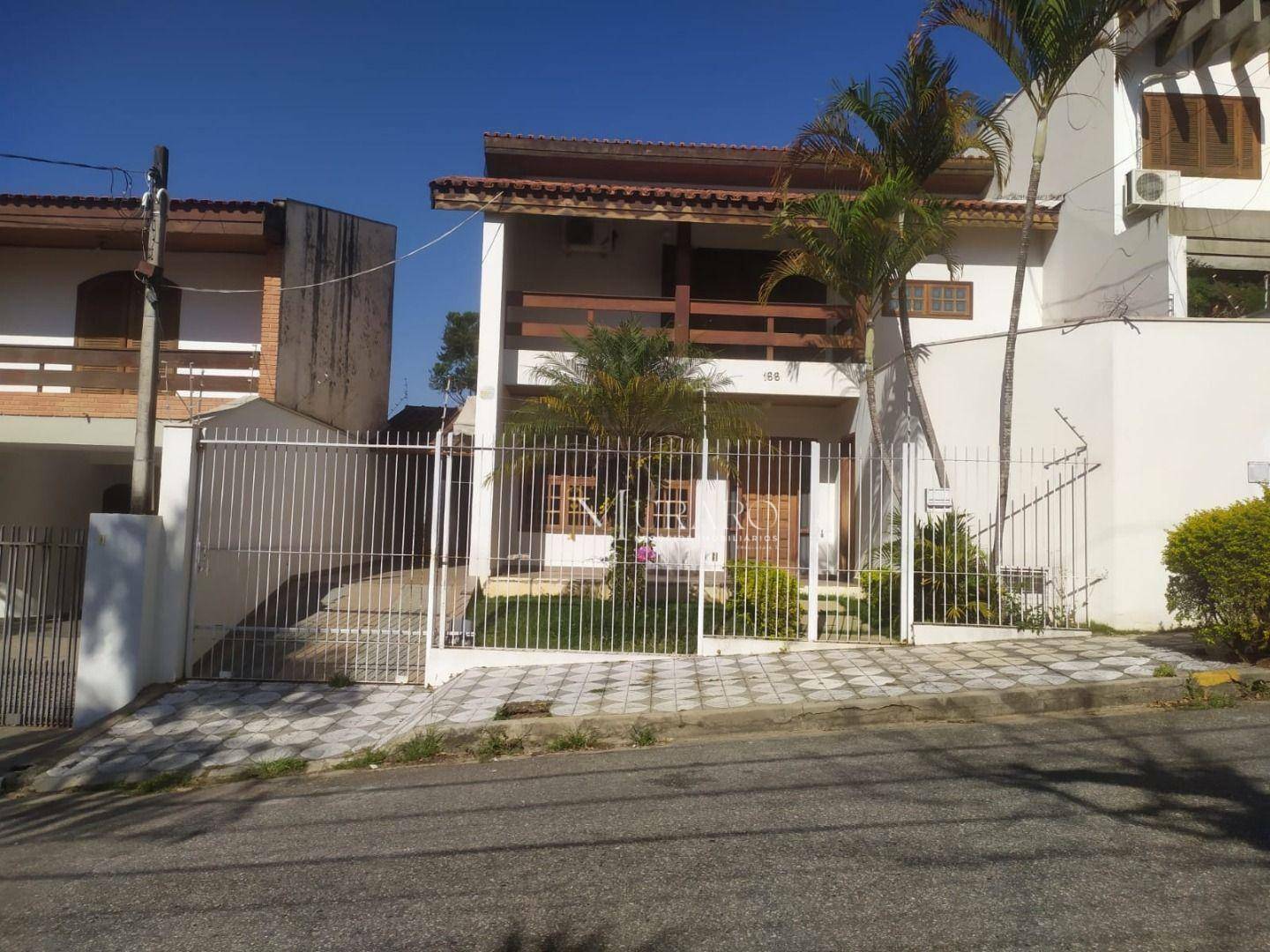 Casa à venda com 3 quartos, 290m² - Foto 1