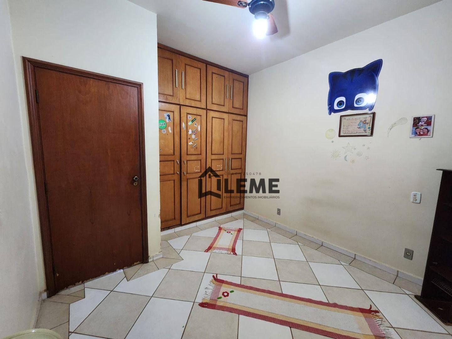 Casa à venda com 6 quartos, 265m² - Foto 15