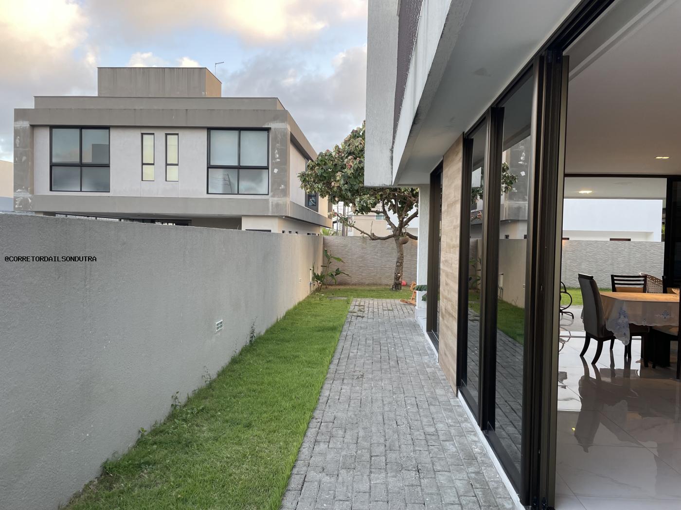 Casa de Condomínio à venda com 4 quartos, 303m² - Foto 6