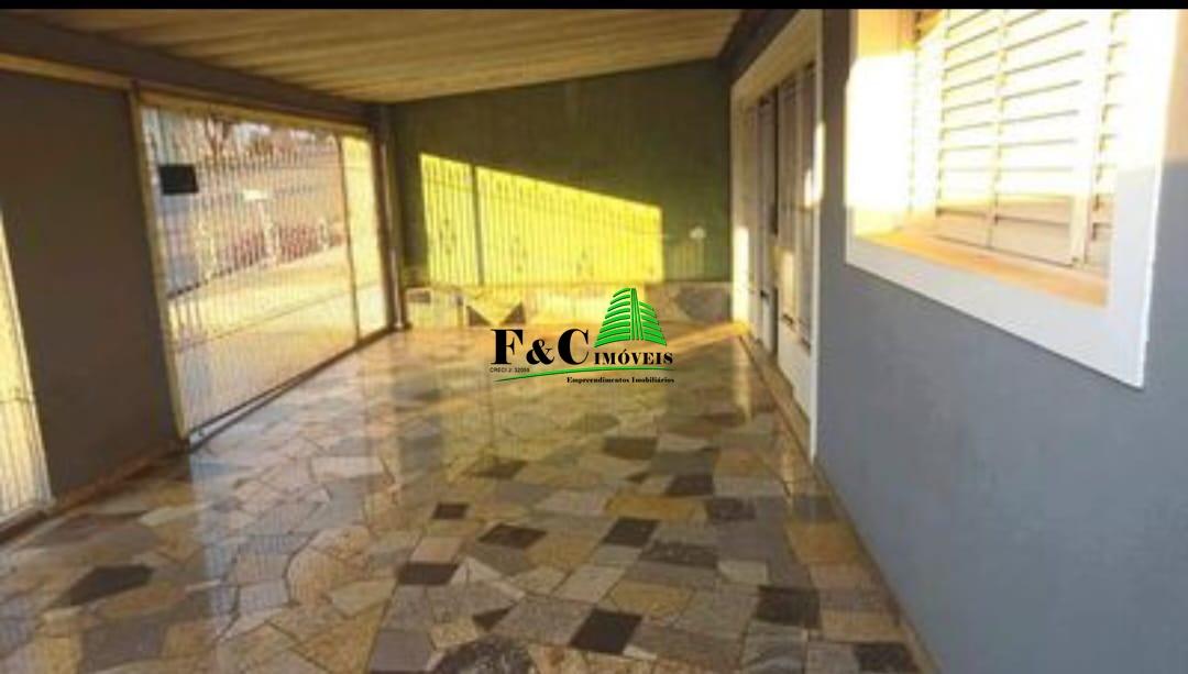 Casa à venda com 3 quartos, 250m² - Foto 2