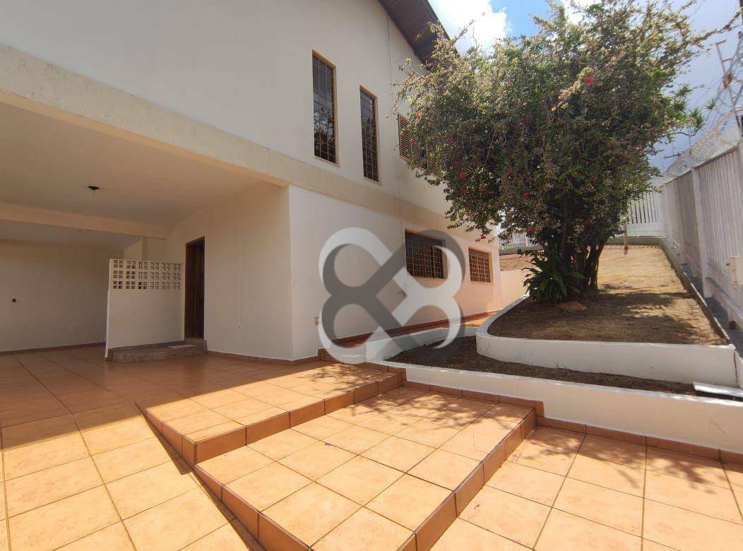 Casa à venda com 4 quartos, 321m² - Foto 2