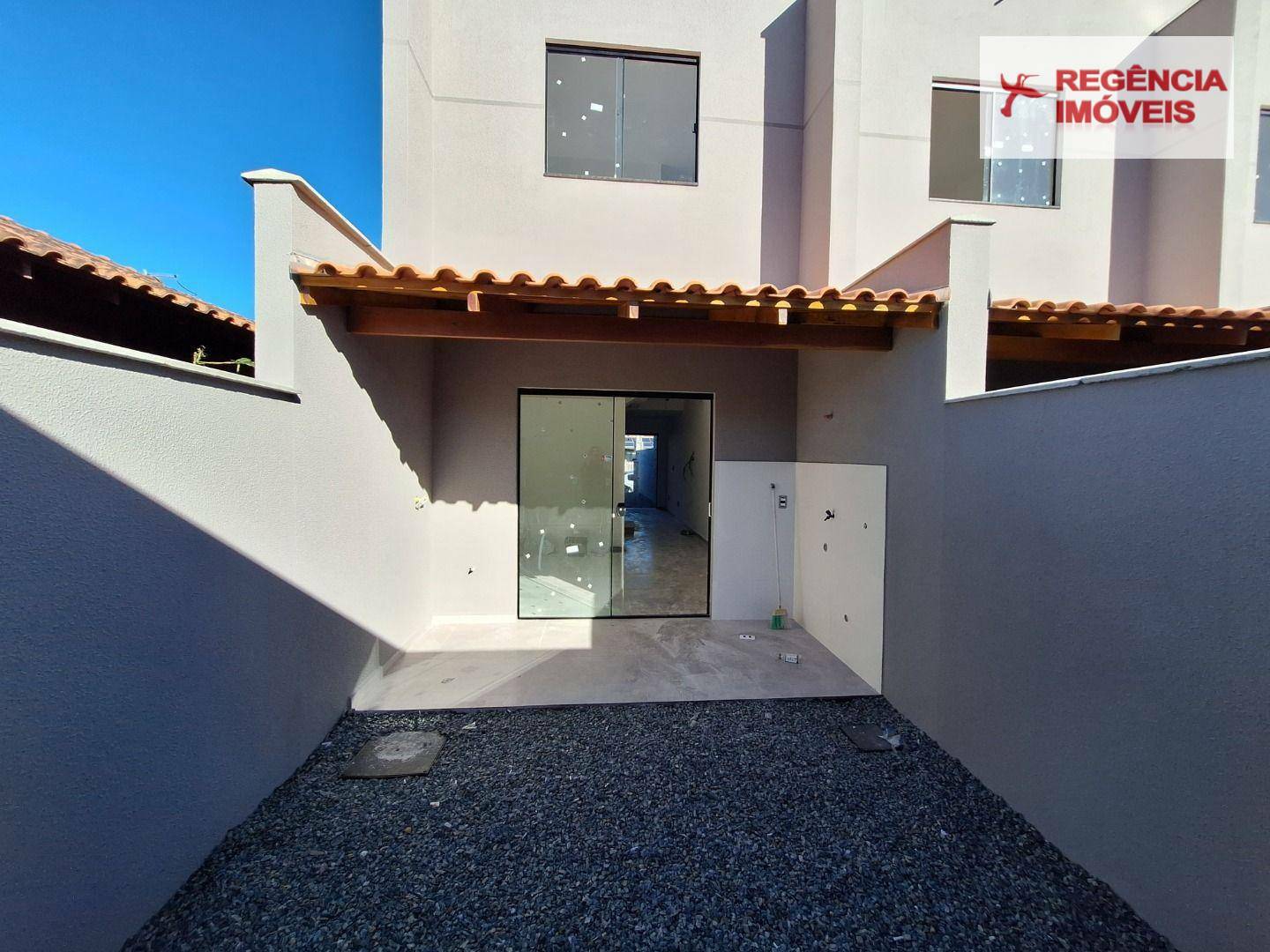 Casa à venda com 2 quartos, 80m² - Foto 4