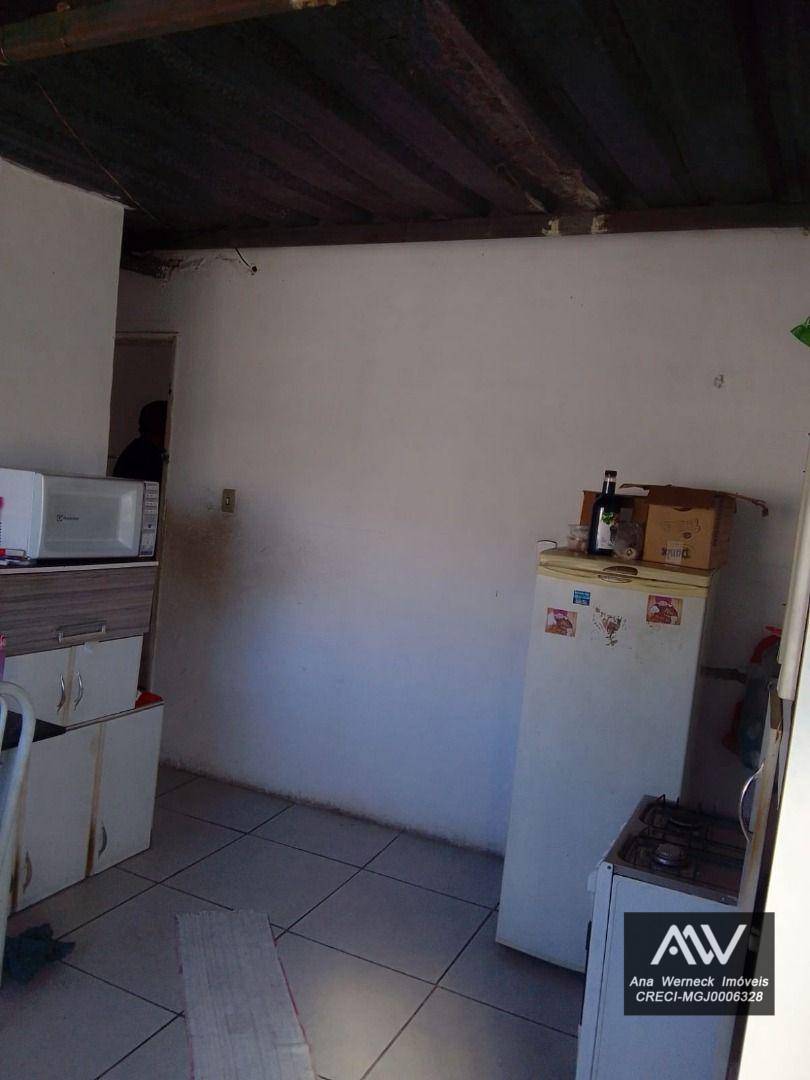 Casa à venda com 6 quartos, 200m² - Foto 8