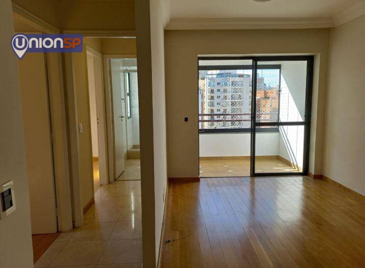 Apartamento à venda com 2 quartos, 70m² - Foto 3