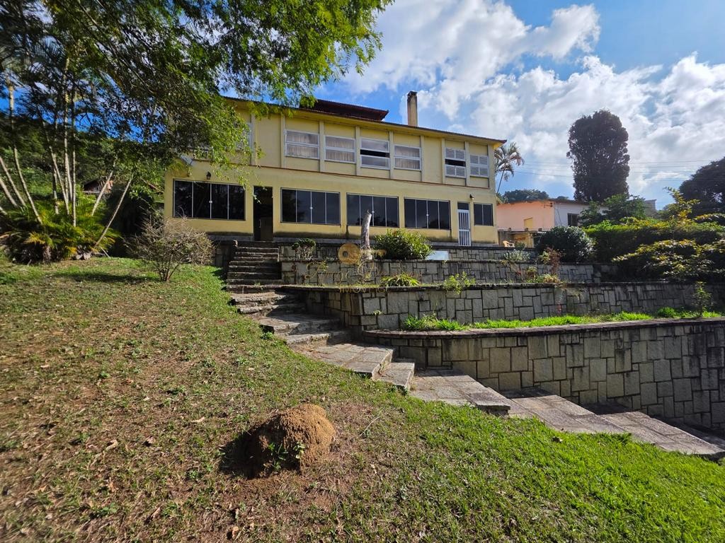 Casa à venda com 6 quartos, 375m² - Foto 1