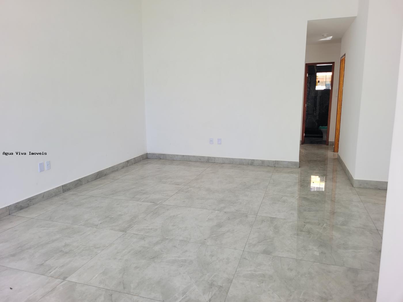 Casa à venda com 3 quartos, 200m² - Foto 2