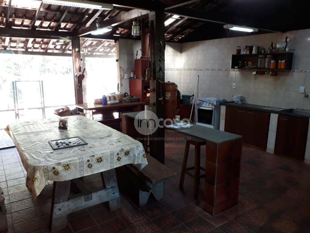 Casa à venda com 4 quartos, 240m² - Foto 11