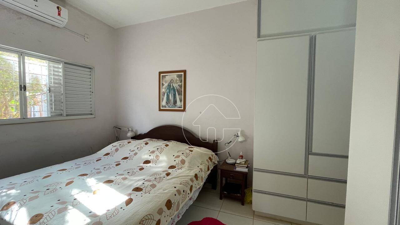 Casa à venda com 4 quartos, 250m² - Foto 3