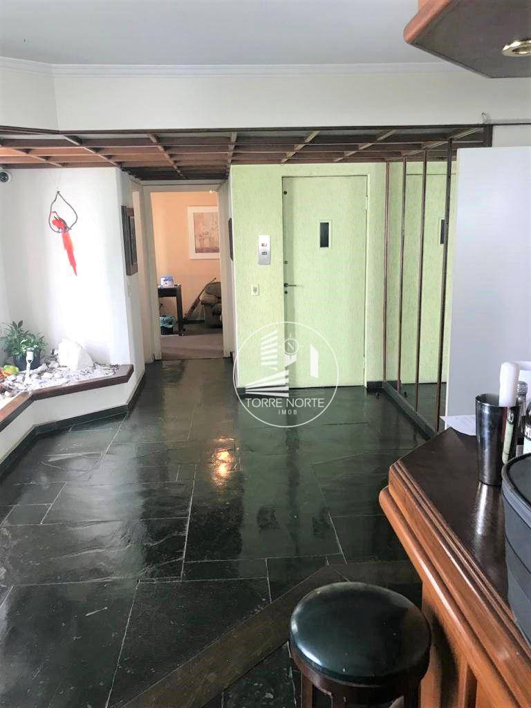 Apartamento à venda com 3 quartos, 240m² - Foto 4