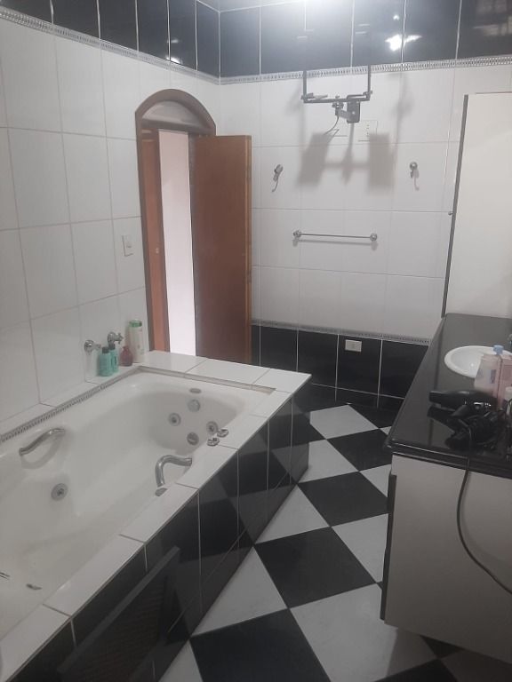 Sobrado à venda com 3 quartos, 240m² - Foto 4