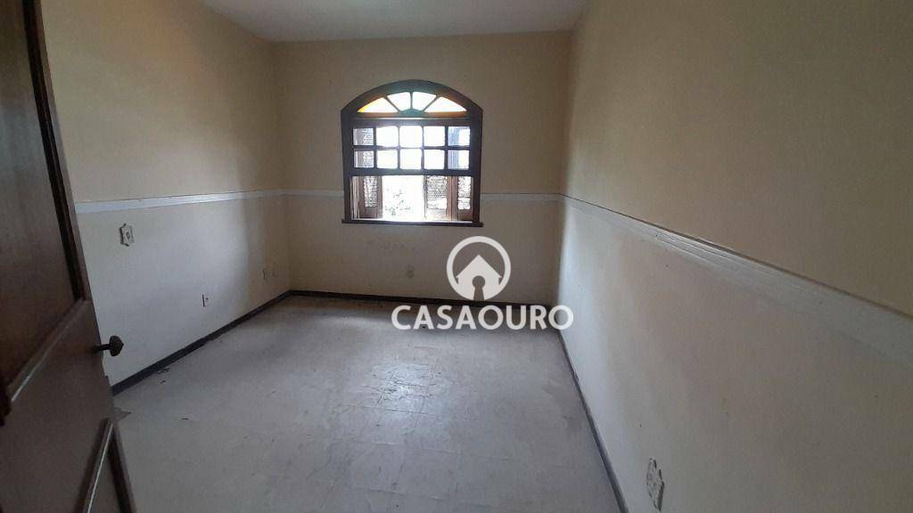 Casa à venda com 6 quartos, 400m² - Foto 25