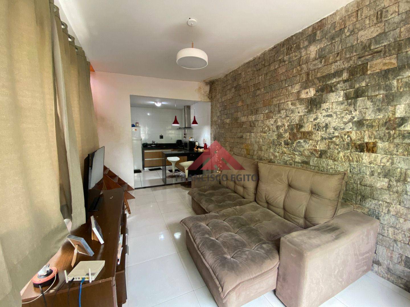 Casa à venda com 2 quartos, 80m² - Foto 1