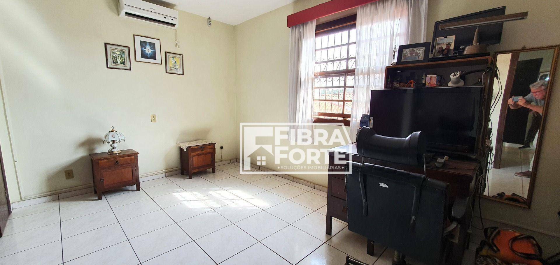 Casa à venda com 3 quartos, 244m² - Foto 15