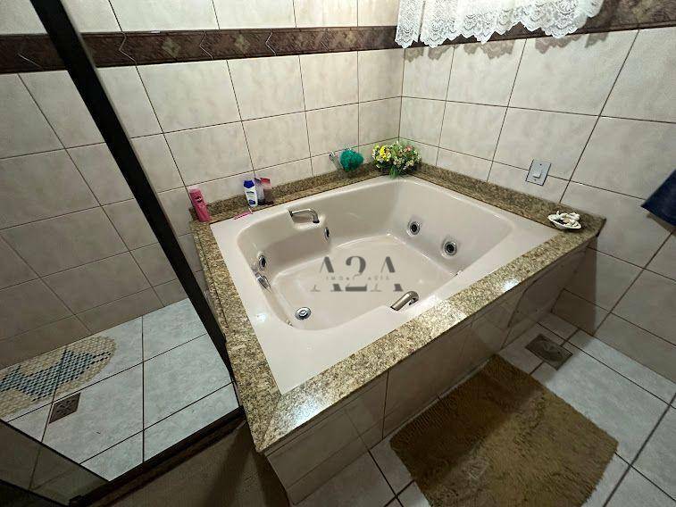 Casa à venda com 4 quartos, 180m² - Foto 17
