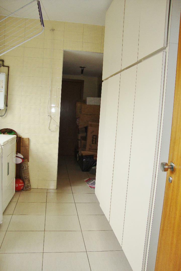 Apartamento à venda com 4 quartos, 220m² - Foto 8