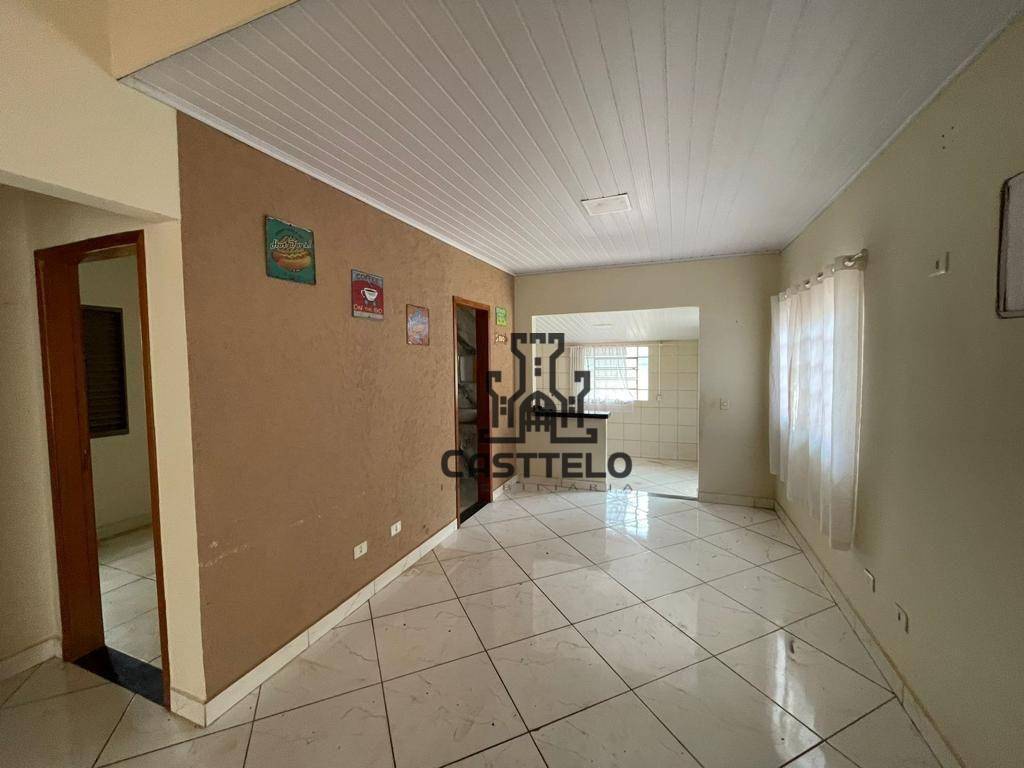 Casa à venda com 4 quartos, 200m² - Foto 2