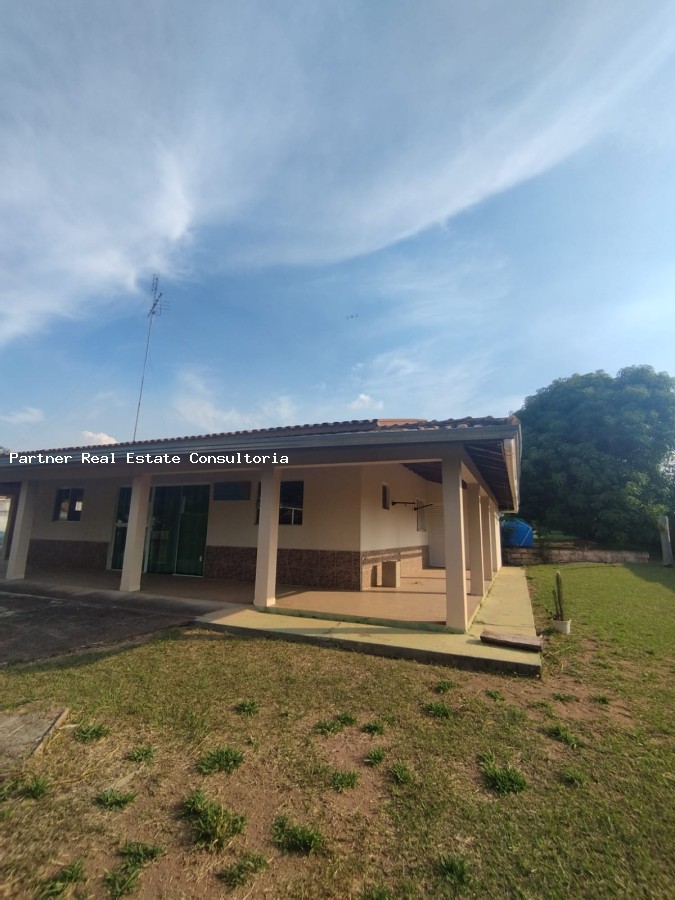 Casa de Condomínio à venda com 3 quartos, 1800m² - Foto 1