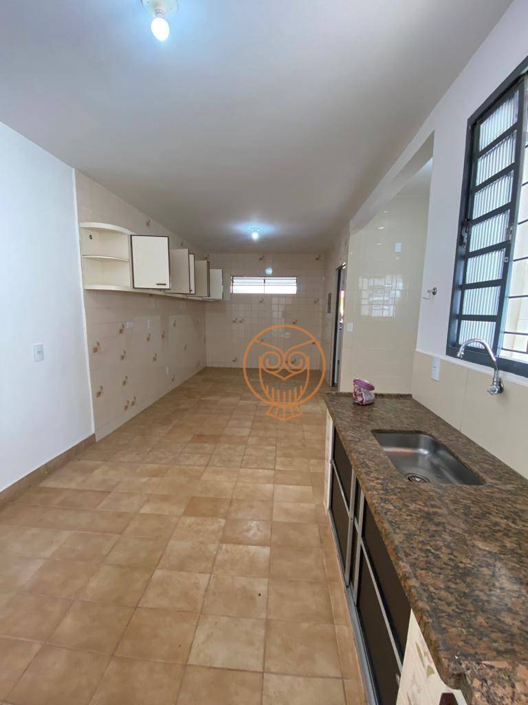 Casa para alugar com 3 quartos, 100m² - Foto 4