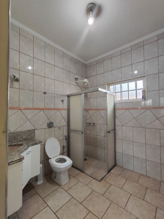 Casa para alugar com 4 quartos, 160m² - Foto 3