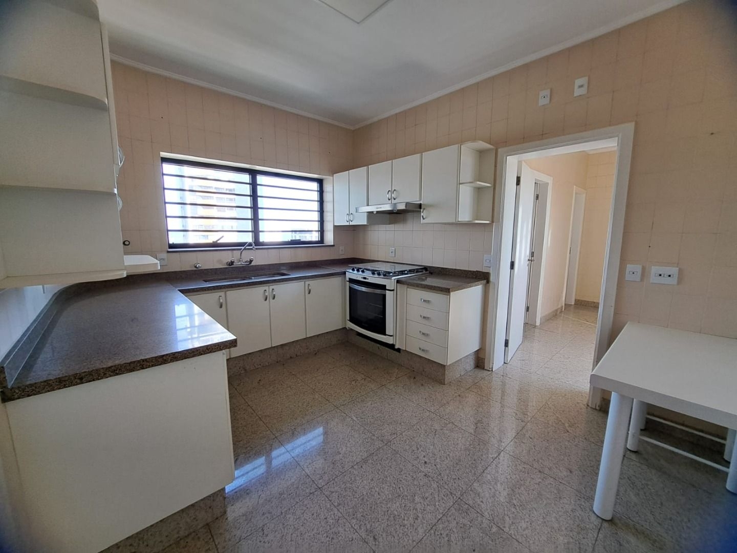 Apartamento para alugar com 4 quartos, 300m² - Foto 7