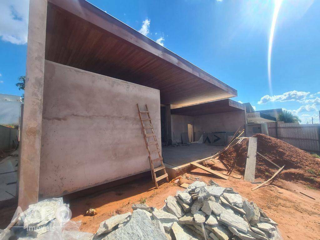 Casa de Condomínio à venda com 4 quartos, 308m² - Foto 1