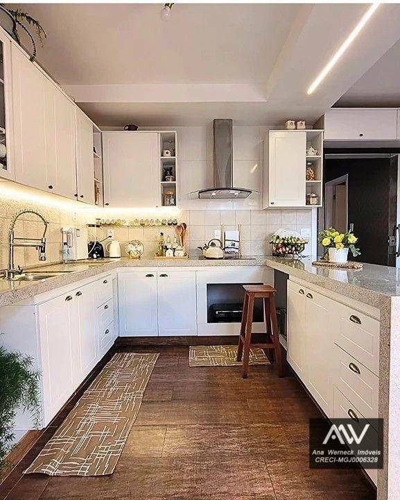 Casa à venda com 4 quartos, 320m² - Foto 4