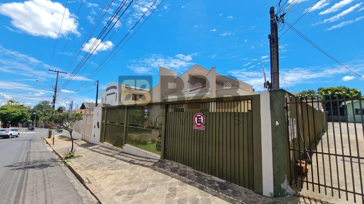 Casa à venda com 3 quartos, 270m² - Foto 2