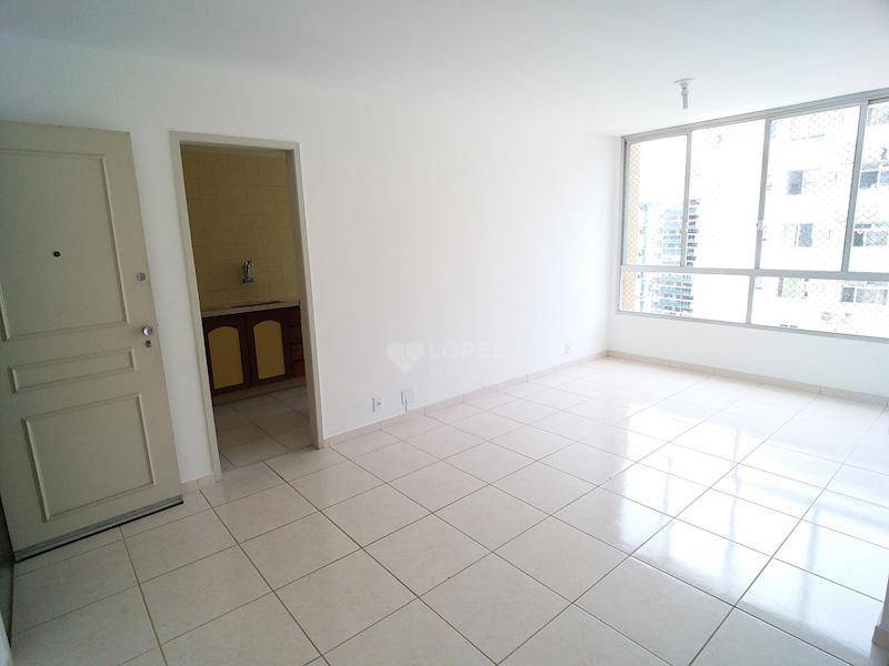 Apartamento à venda com 2 quartos, 73m² - Foto 2