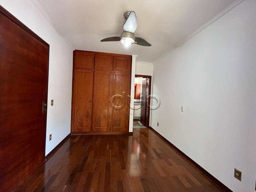 Casa à venda com 3 quartos, 244m² - Foto 12