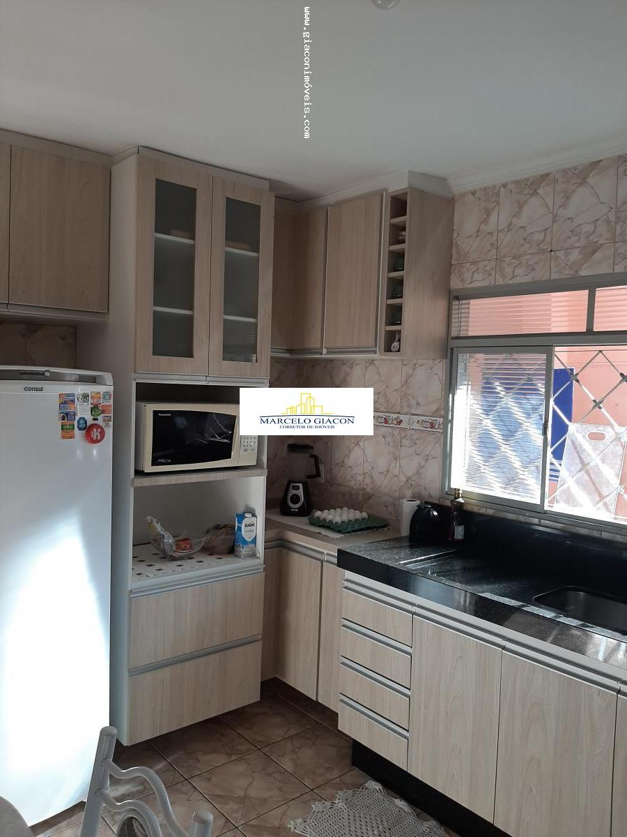 Casa à venda com 3 quartos, 300m² - Foto 1