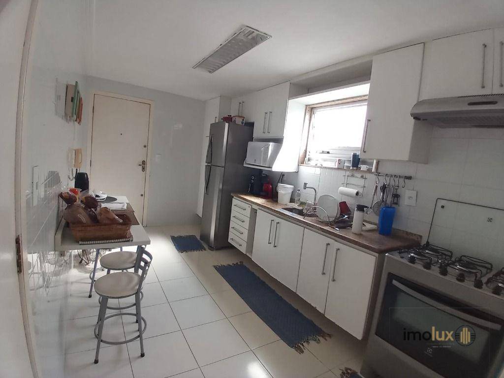 Apartamento à venda com 3 quartos, 169m² - Foto 13