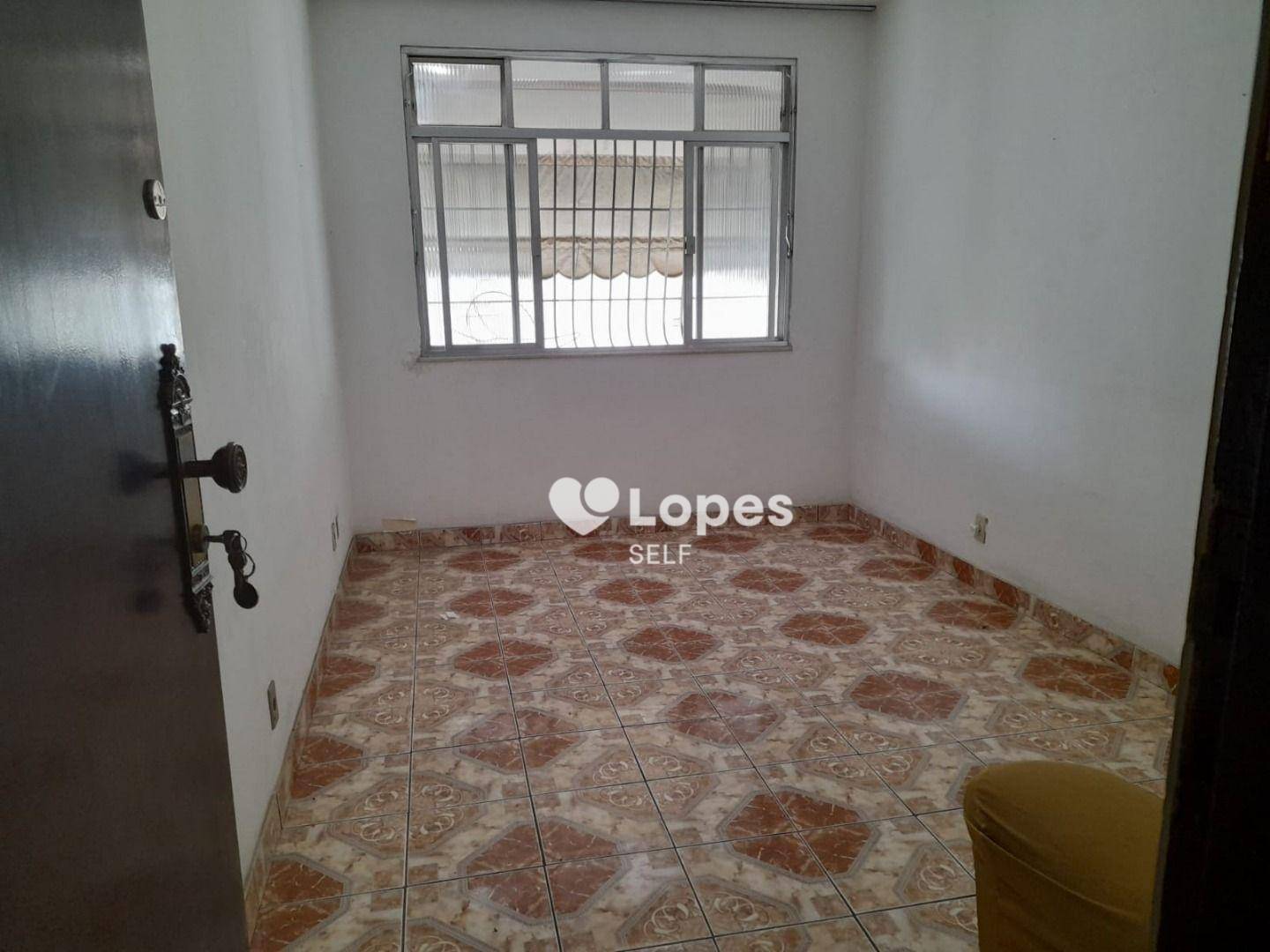 Apartamento à venda com 2 quartos, 70m² - Foto 1