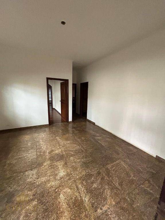 Casa para alugar com 4 quartos, 460m² - Foto 14