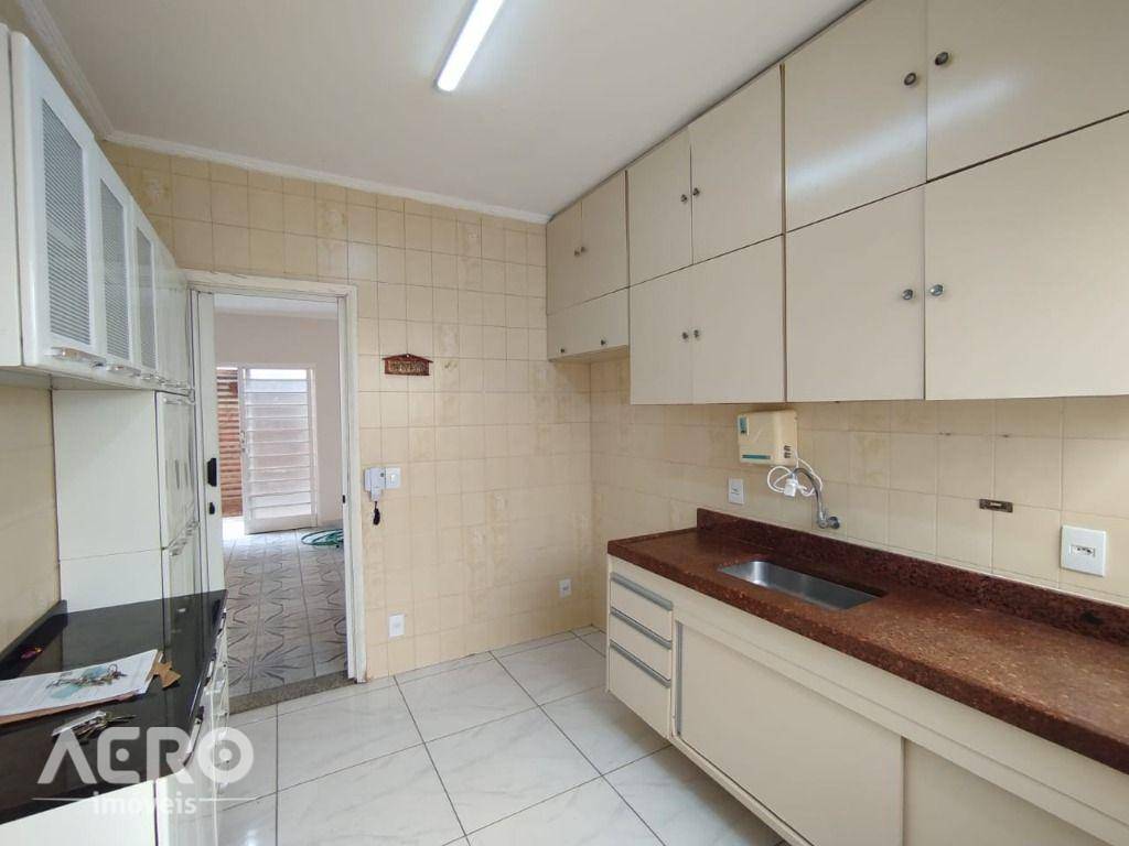 Casa para alugar com 3 quartos, 200m² - Foto 20